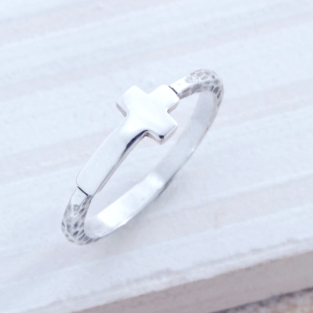 Silpada Vintage Sterling Silver
Horizontal Cross Ring PRICE is FIRM